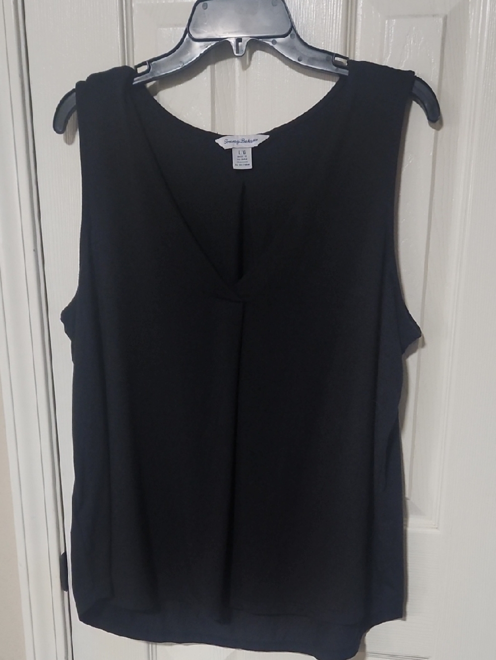 Tommy Bahama Black V-Neck Sleeveless Camisole